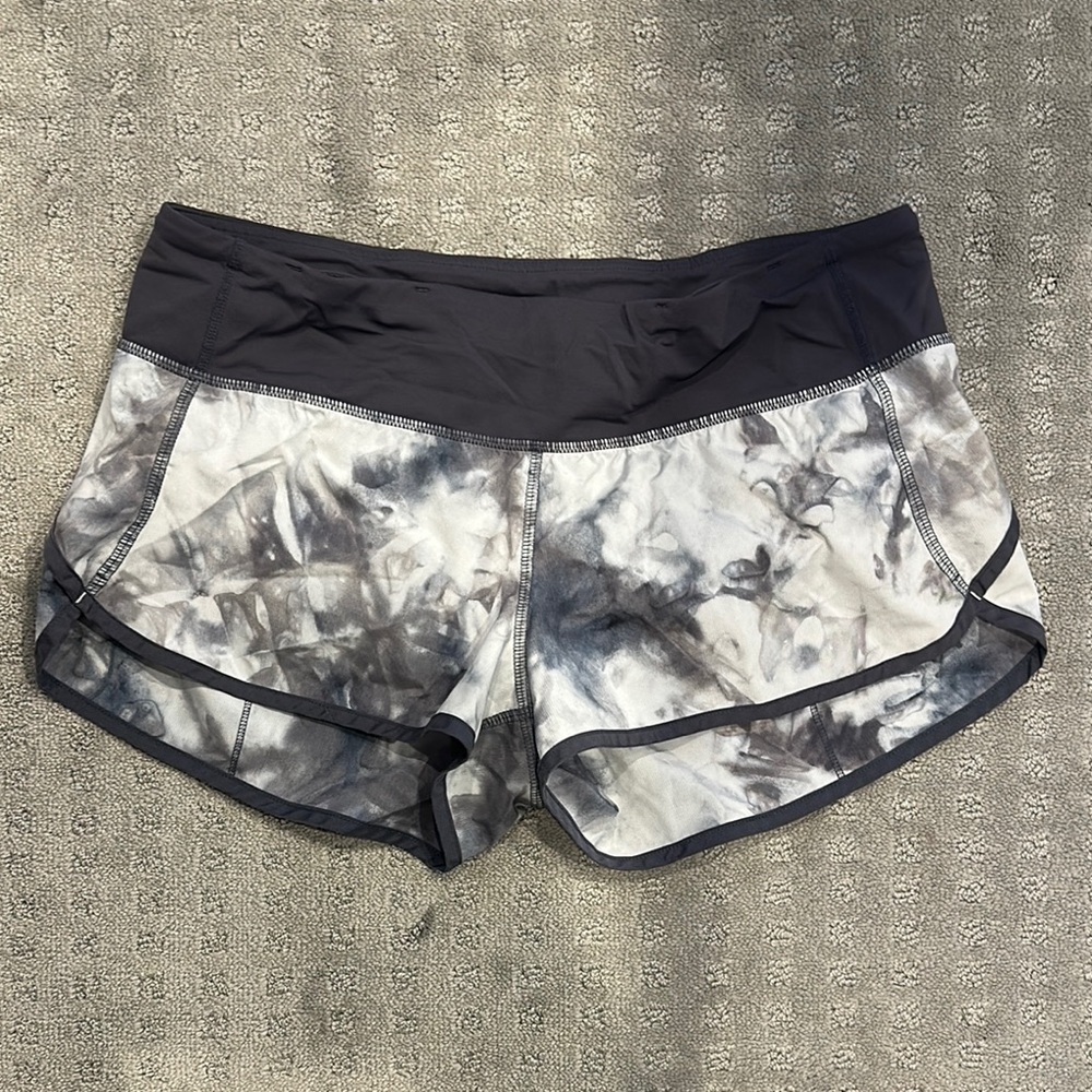 Lululemon Speed Up Low Rise 2.5” lined Shorts